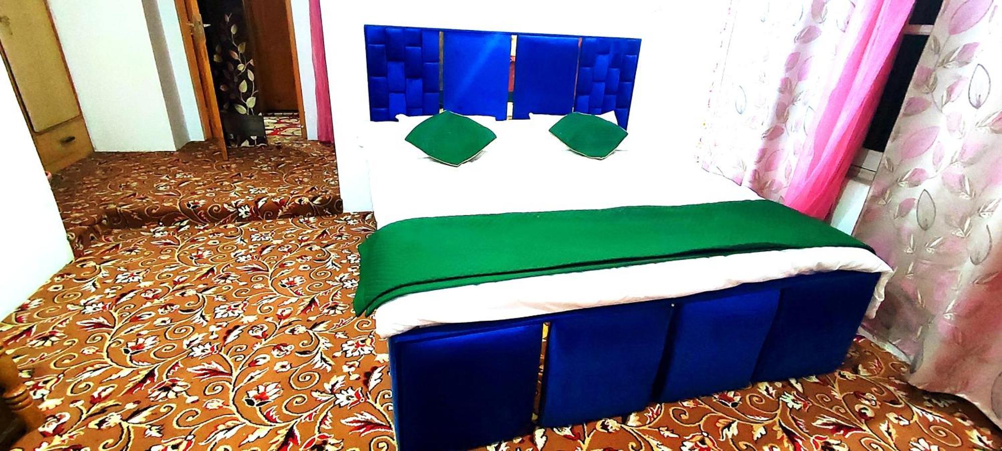 The Clover Inn Srīnagar 외부 사진