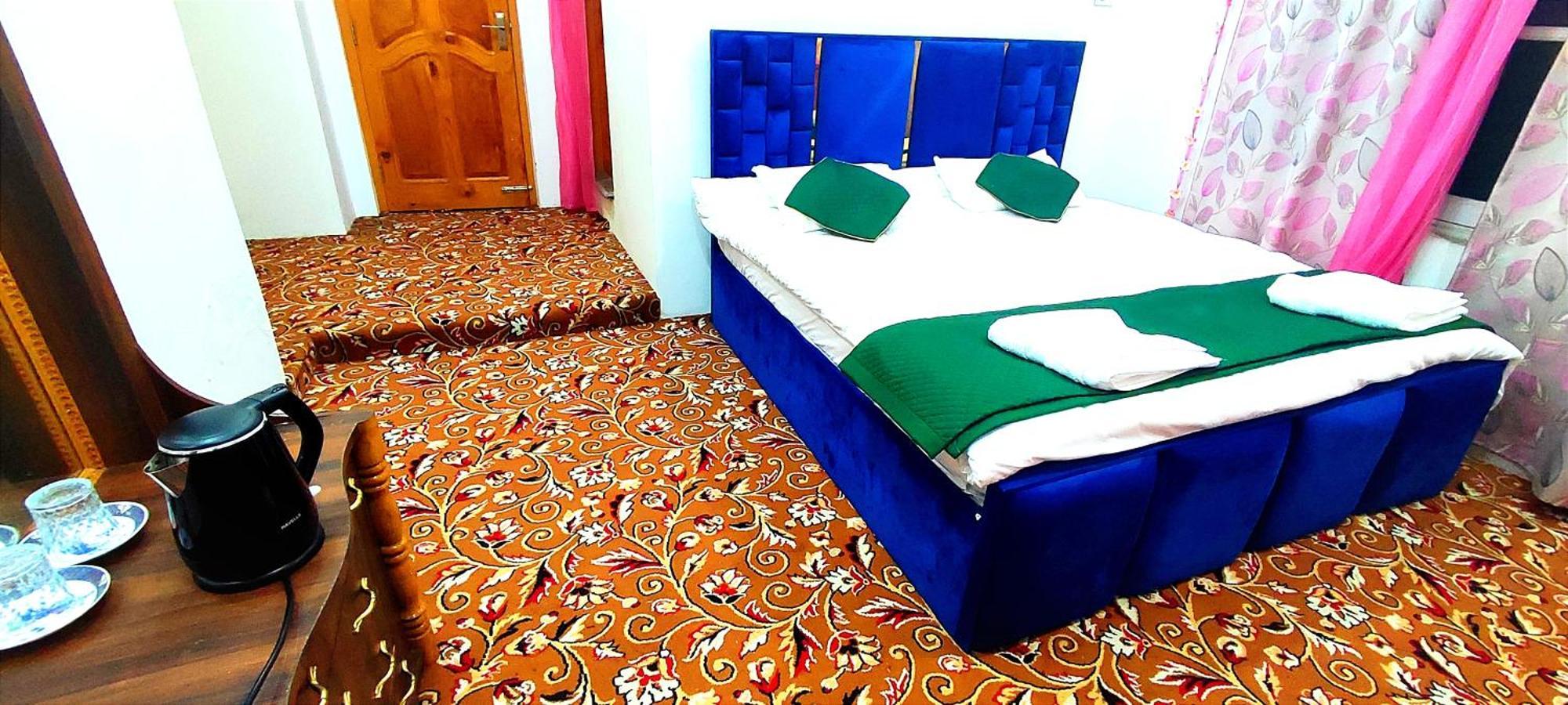 The Clover Inn Srīnagar 외부 사진